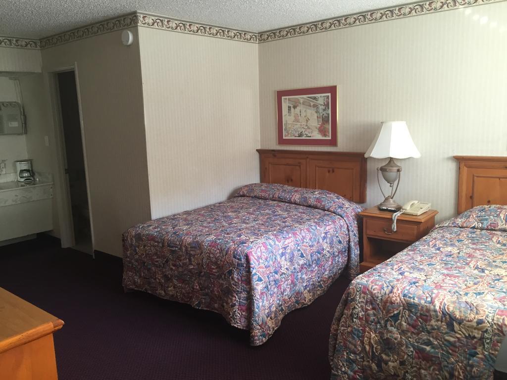 Highland Hills Motel & Cabins Boone Room photo