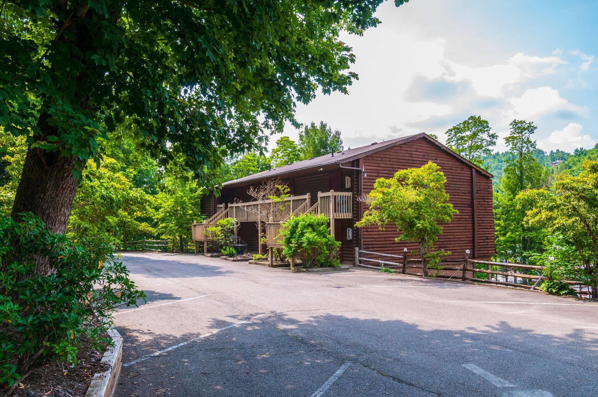 Highland Hills Motel & Cabins Boone Exterior photo